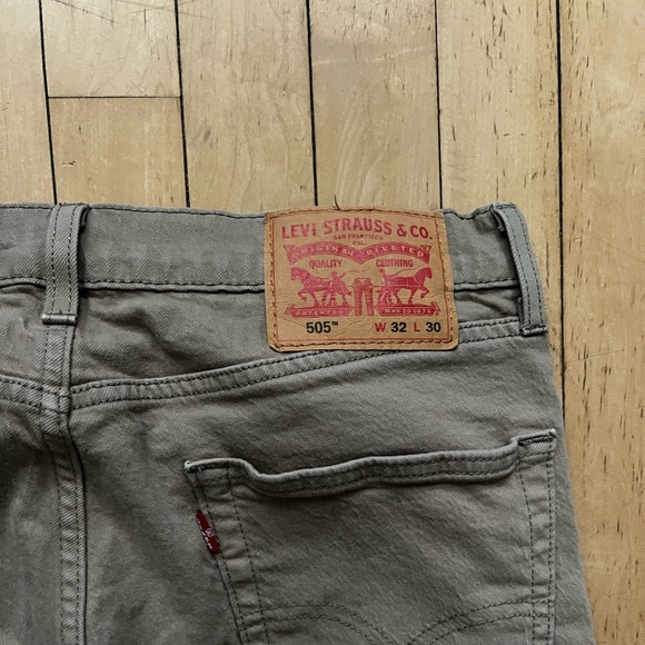 Straight Leg Levi’s - Picture 3 of 5